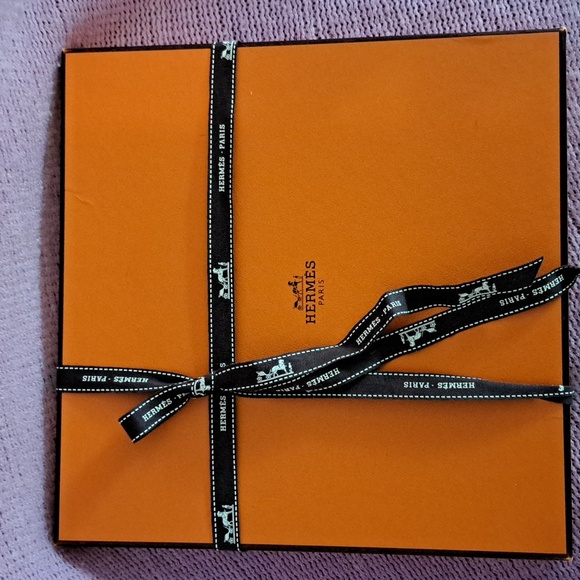 Women's Hermes Scarf - Picture 11 of 12